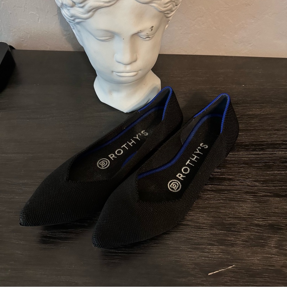 Rothy's The Point II Black and Blue ballet flats size W5